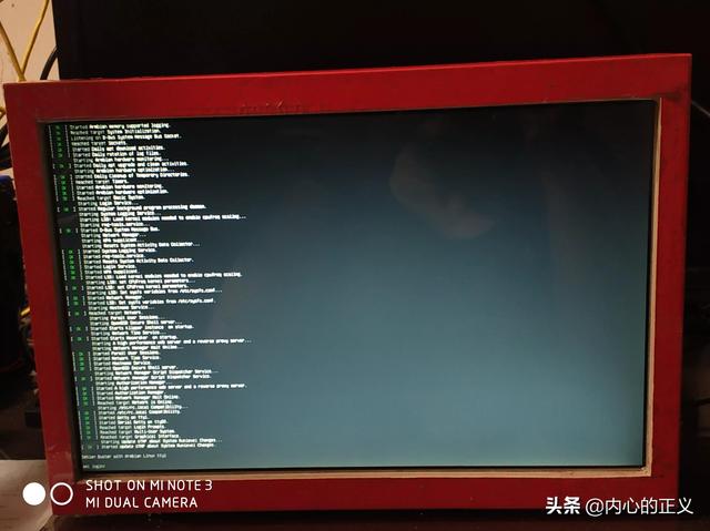 笔记本液晶屏改装显示器（笔记本电脑显示器可以改装为电视显示器）