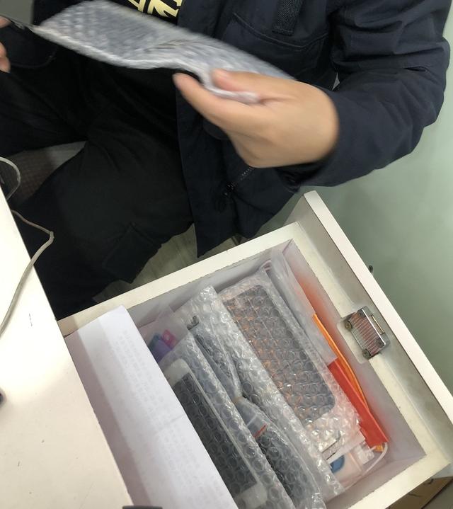 手机维修换屏猫腻（手机维修店换外屏会有猫腻吗）
