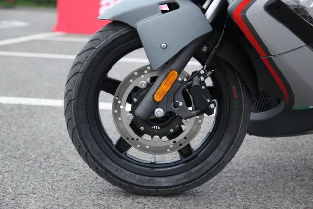 srmax300价格（阿普利亚srmax300价格）
