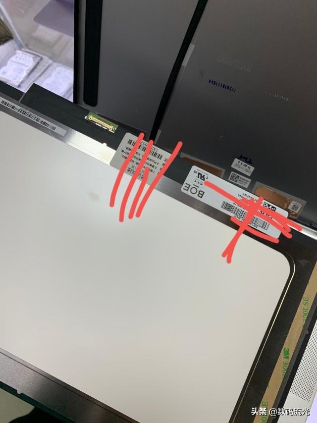 笔记本电脑液晶显示屏坏了多少钱换（笔记本电脑显示屏坏了修一下多少钱）
