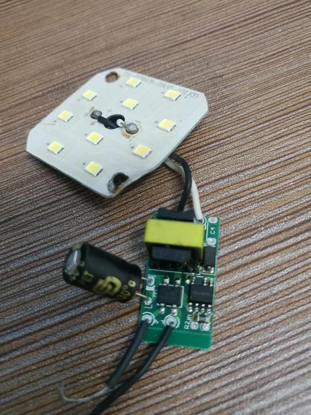 led面板灯怎么拆下来（浴霸led面板灯怎么拆下来）