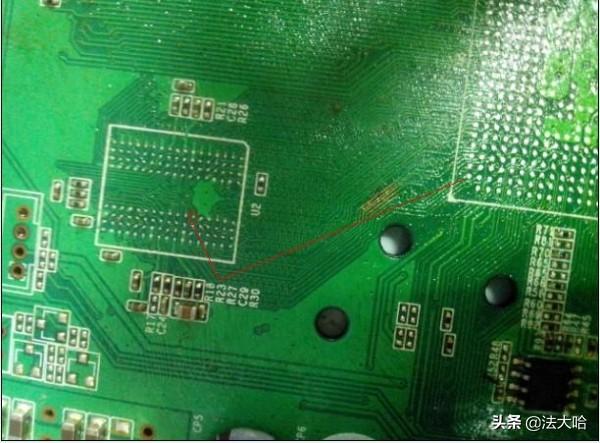 液晶屏出现彩色竖线（液晶屏出现彩色竖线还有声音有图像）