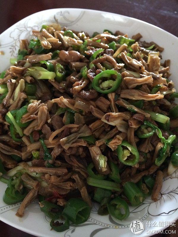 泡菜坛子第一次使用怎么处理这坛子（新买的泡菜坛子怎么处理才可以用泡）