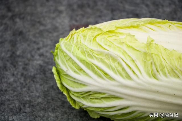 白菜边上有许多小黑点是什么东西
