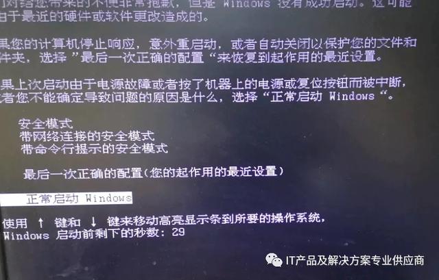 电脑屏幕出现彩色竖纹怎么解决（电脑显示屏出现竖线条纹怎么处理）