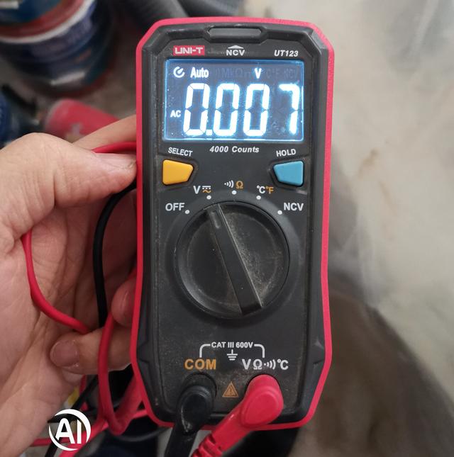 ut206优利德万用表使用视频（ut205优利德万用表使用图解）