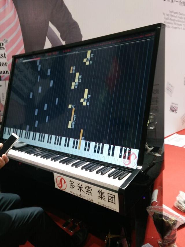 带液晶屏的钢琴（带液晶屏的钢琴会显示按键）