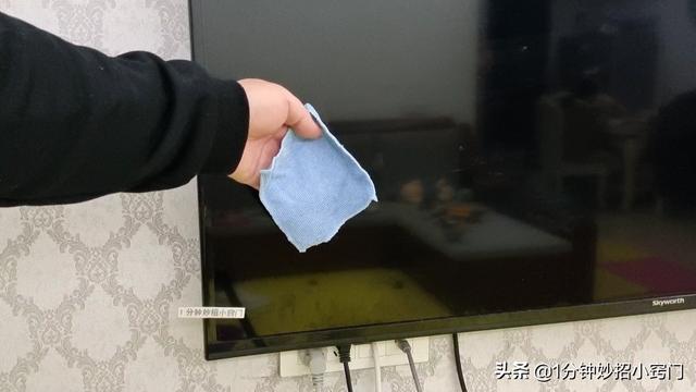 电视灰尘怎么擦才能擦的干净（电视柜上的灰尘怎么能擦干净）
