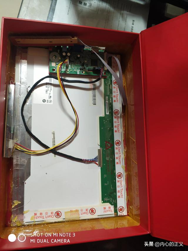 笔记本液晶屏改装显示器（笔记本电脑显示器可以改装为电视显示器）