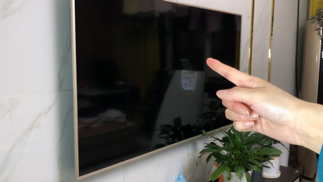 电视灰尘怎么擦才能擦的干净（电视柜上的灰尘怎么能擦干净）