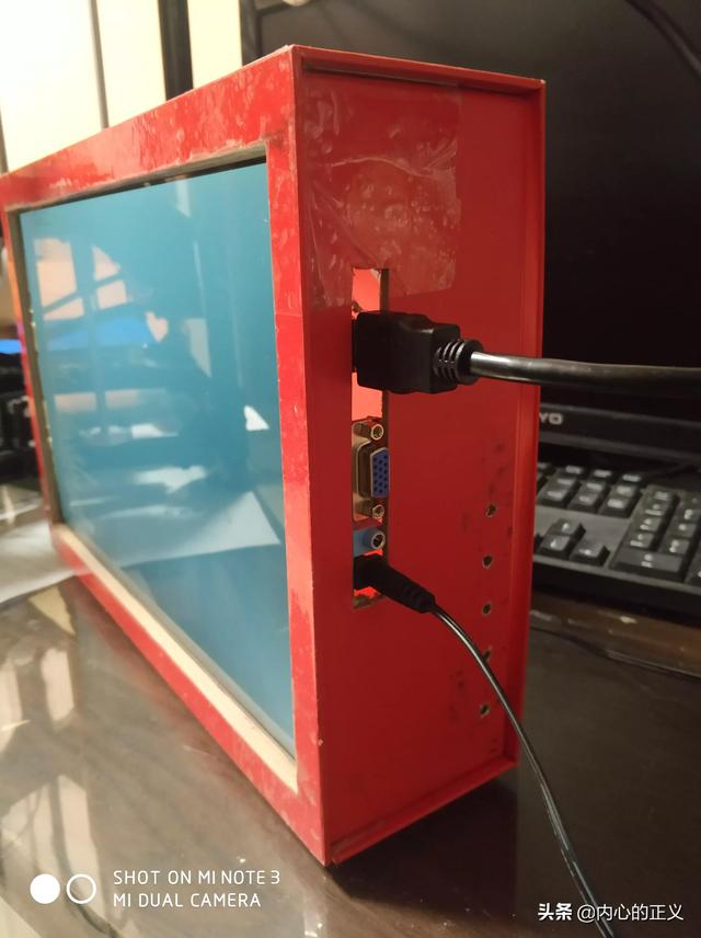 笔记本液晶屏改装显示器（笔记本电脑显示器可以改装为电视显示器）