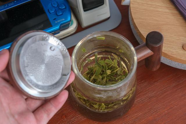 桌面好物推荐实用（桌面放什么东西比较好看）