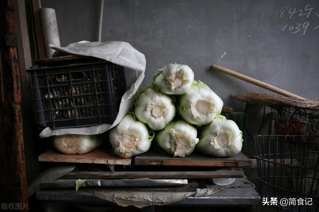 白菜边上有许多小黑点是什么东西