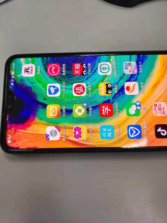 华为mate30 5g用的是什么屏幕（华为mate30和mate30 5g屏幕一样大吗）
