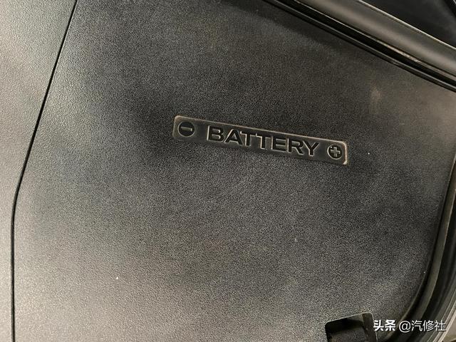 车仪表盘上batt的标志一直闪是什么原因