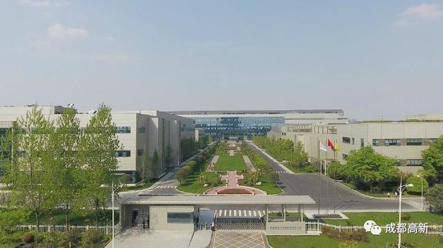折叠屏是哪个公司最先研发的（华为折叠屏幕是哪个公司生产的）