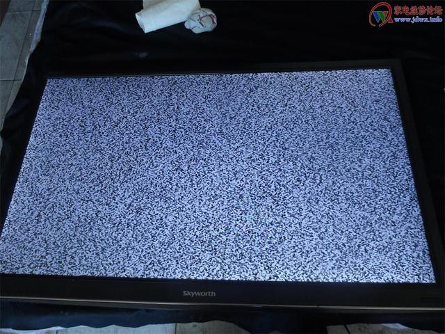 换逻辑板注意什么（逻辑板上的排线可以左右互换吗）