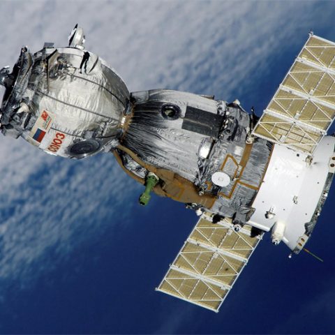 军用星链通信系统液晶屏，实现人机交互，提高作战效能