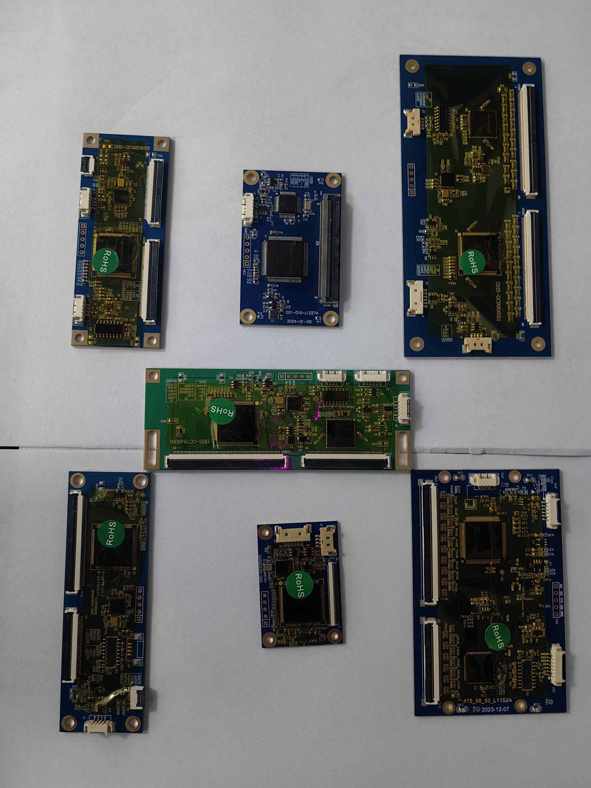 《深圳宇锡专业定制细分行业用途OLED屏总成》