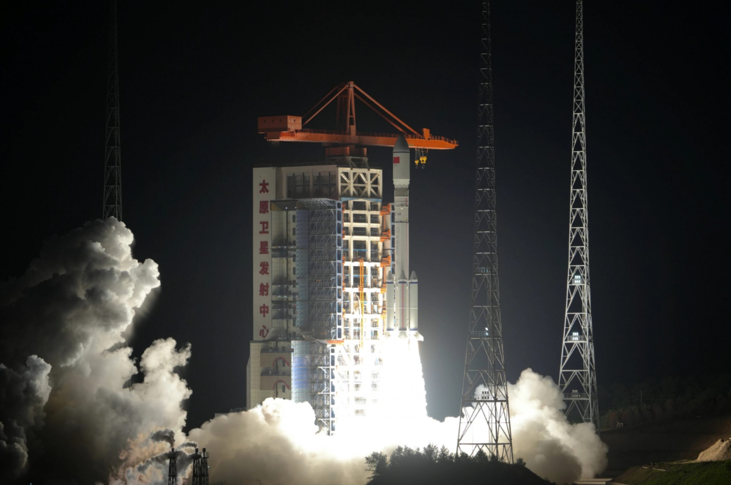 《底轨卫星持续升空，宇锡5.5寸底轨终端模组升温》