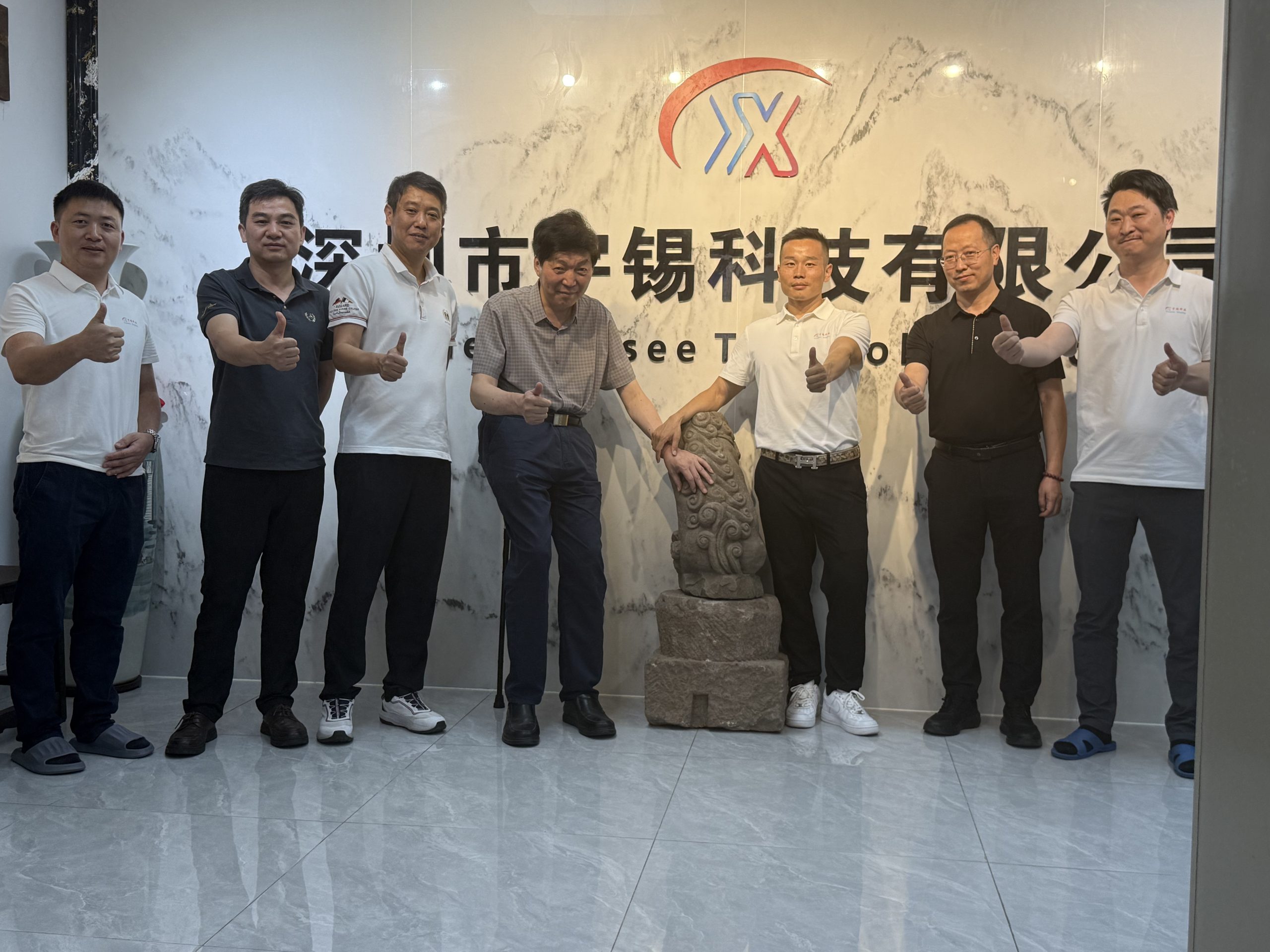 《太原斯利德领导莅临深圳宇锡指导工作，联合定制更高电磁兼容水平的-40℃低温工作屏幕模组》