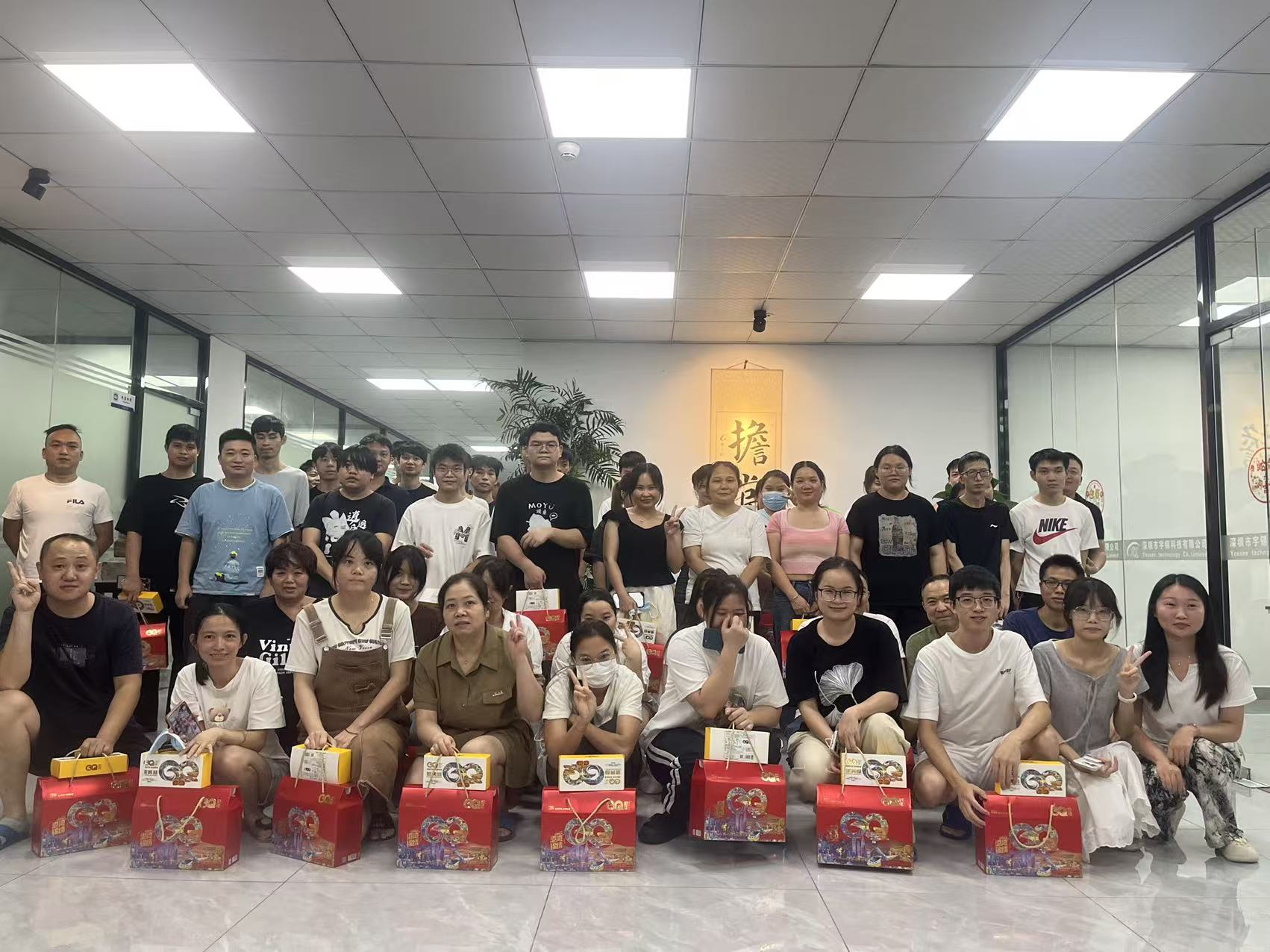 《中秋快乐  月来月好》