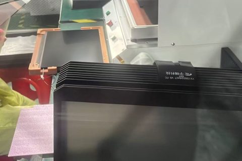 《深圳宇锡专门在星期天生产精品和爆款高性能屏幕模组》
