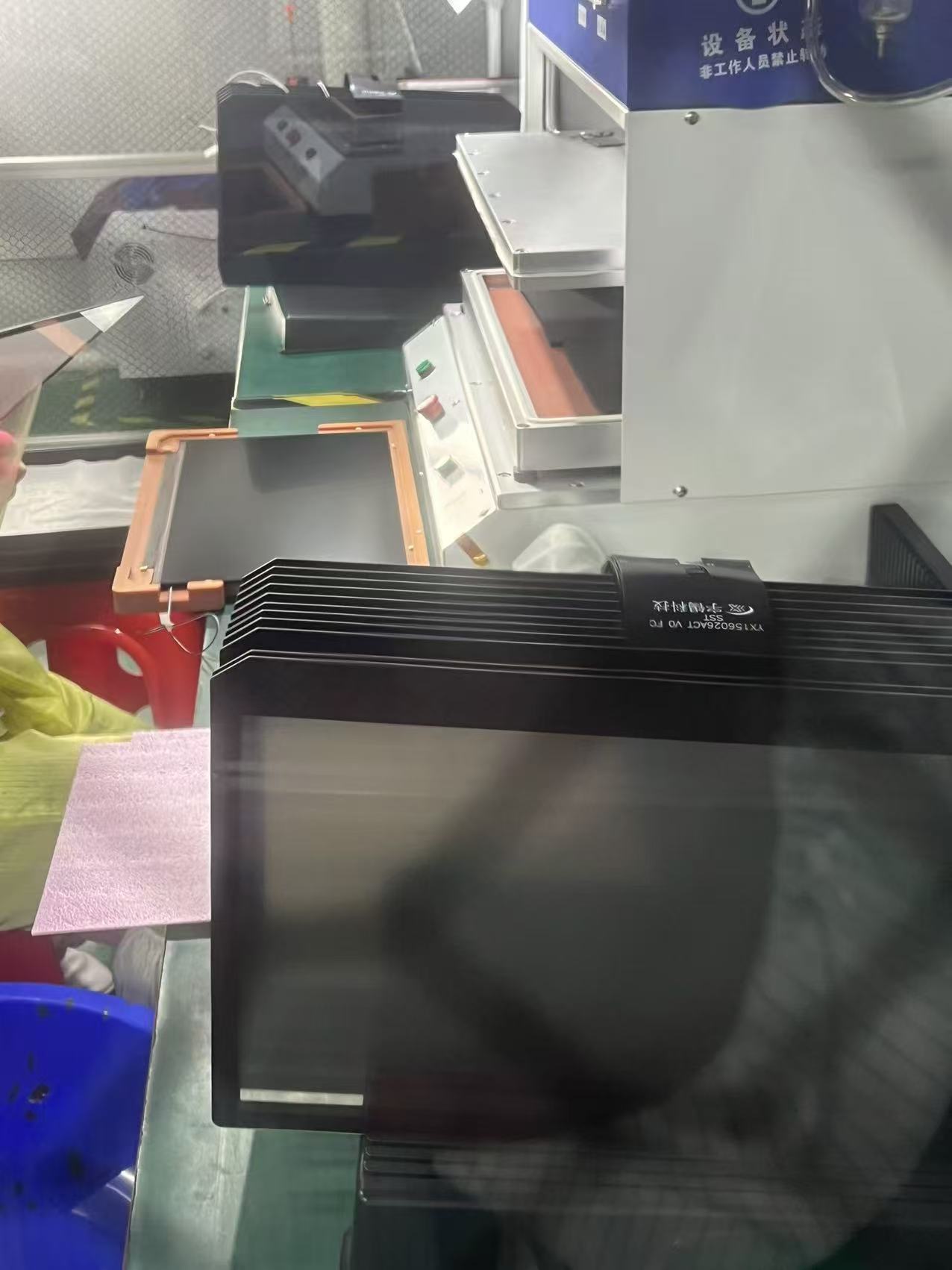 《深圳宇锡专门在星期天生产精品和爆款高性能能屏幕模组》