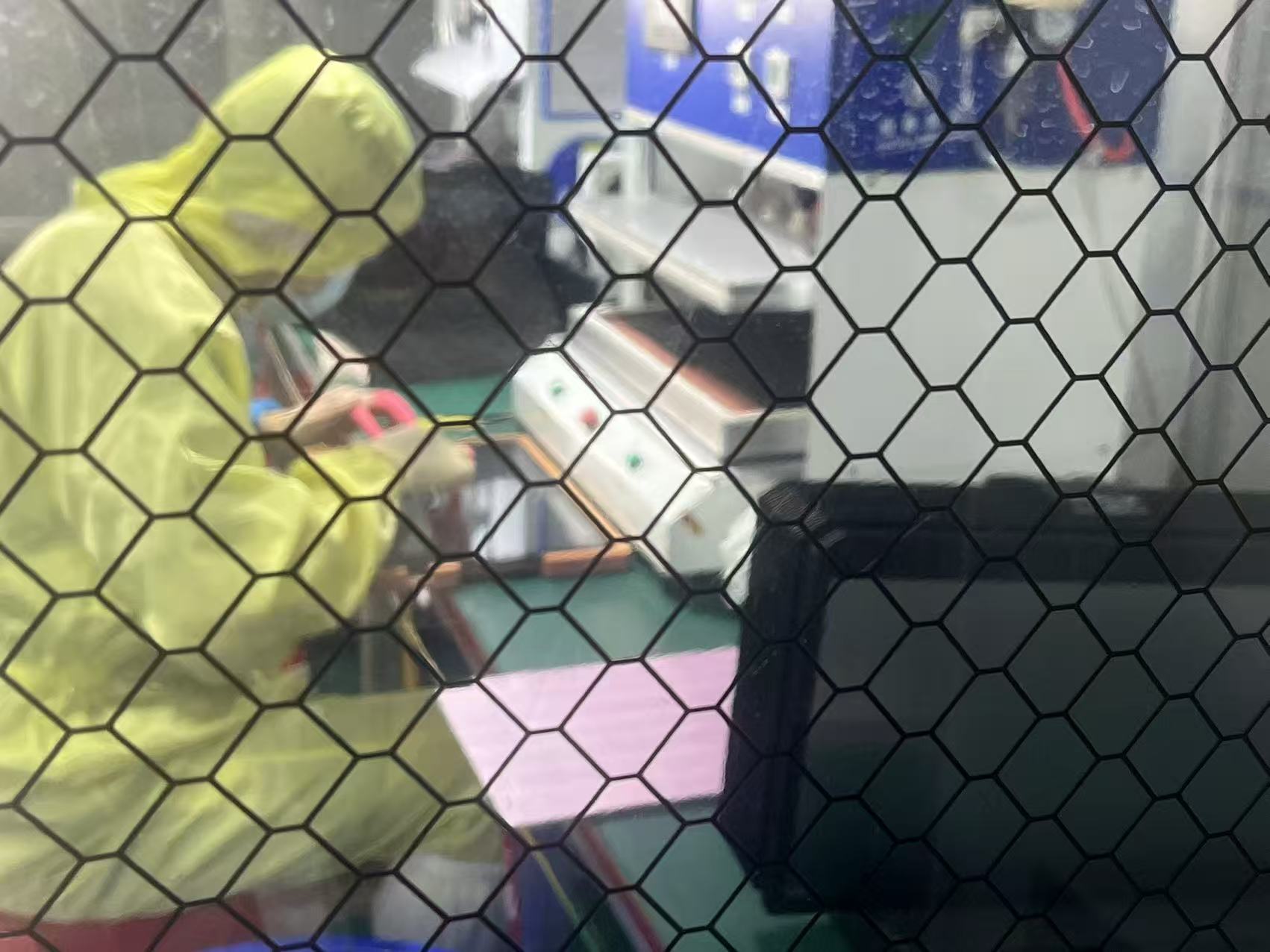 《深圳宇锡专门在星期天生产精品和爆款高性能能屏幕模组》