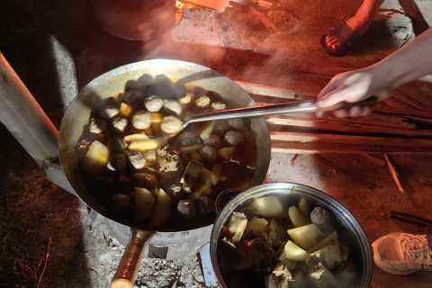 《深圳宇锡全面发力高端定制Amoled周末加班凤凰山柴火饭》