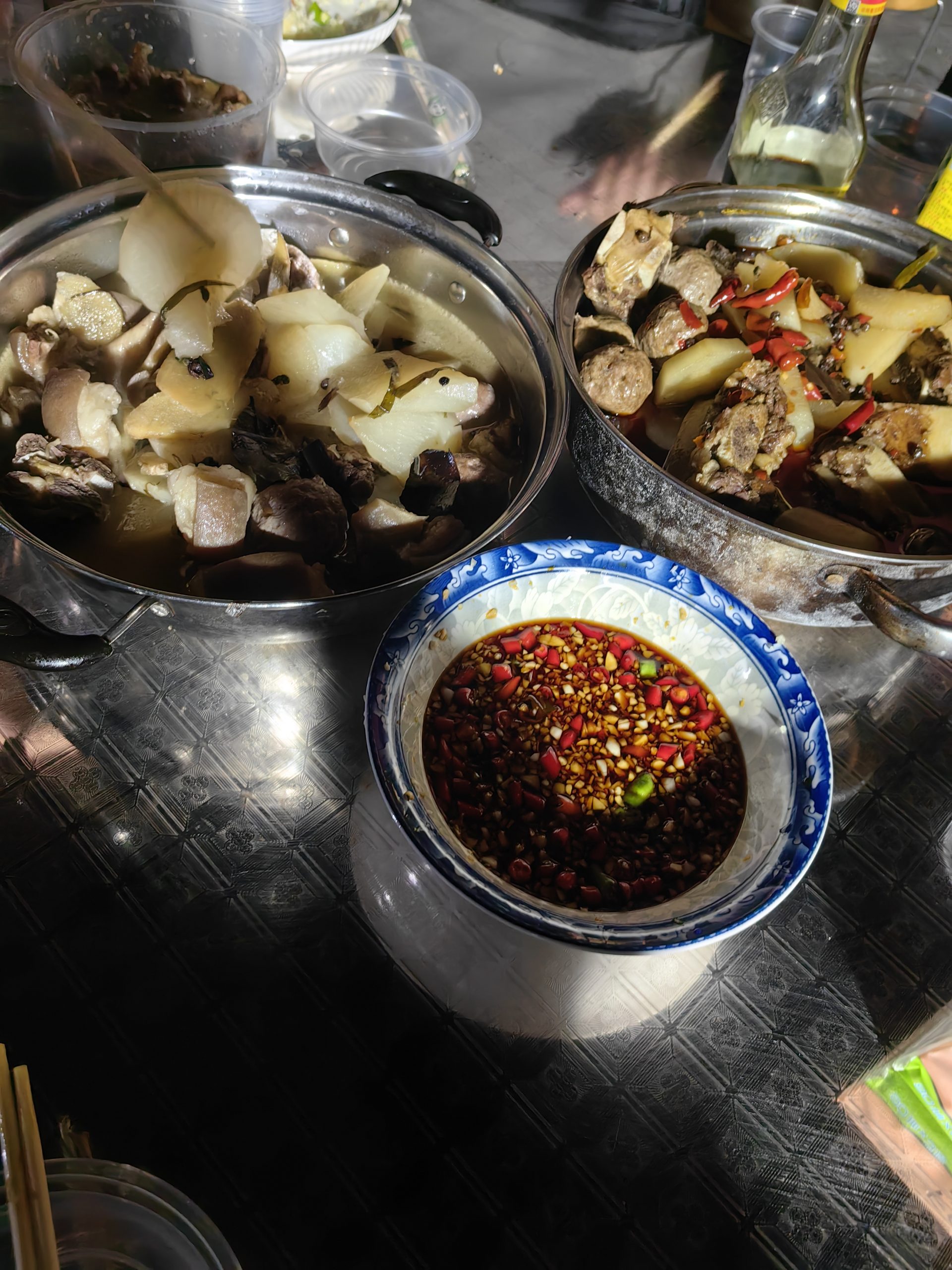 《深圳宇锡全面发力高端定制Amoled周末加班凤凰山柴火饭》