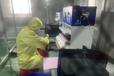 《深圳宇锡半自动和全动化联合舞动OCA和OCR绑屏贴合》