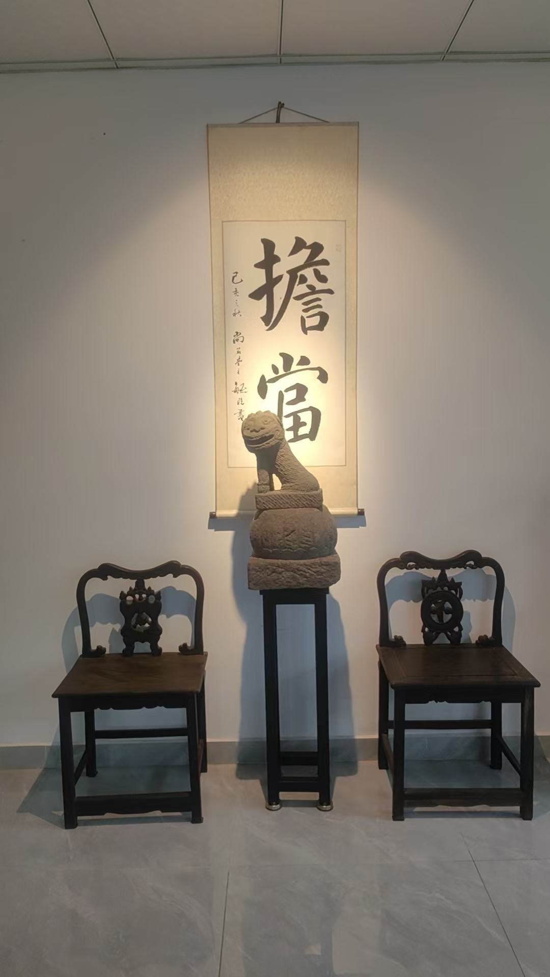《深圳宇锡特种屏模组和客供壳体配合样品阶段点胶》