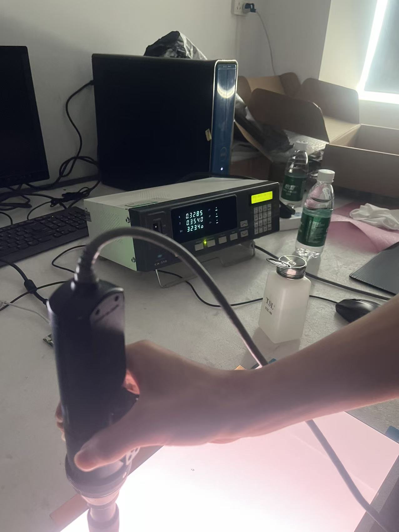 《深圳宇锡全行业最后一批全无点 全A 15.6寸老型号Amoled上天品质屏出货》