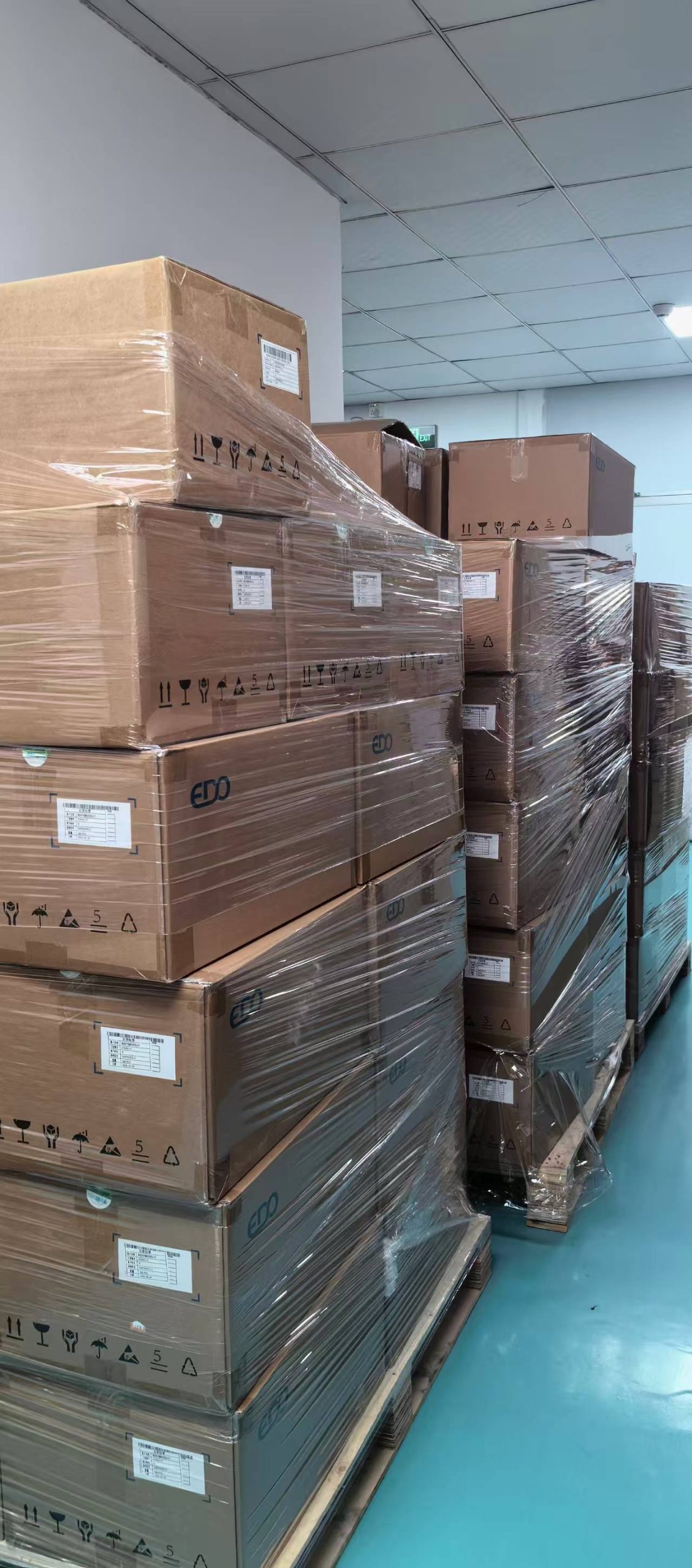 《深圳宇锡一个浪漫5寸OLED又屯20k入库》